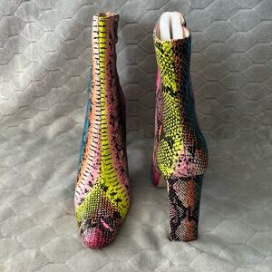 Azalea wang skaywalker, rainbow color, size 7.5